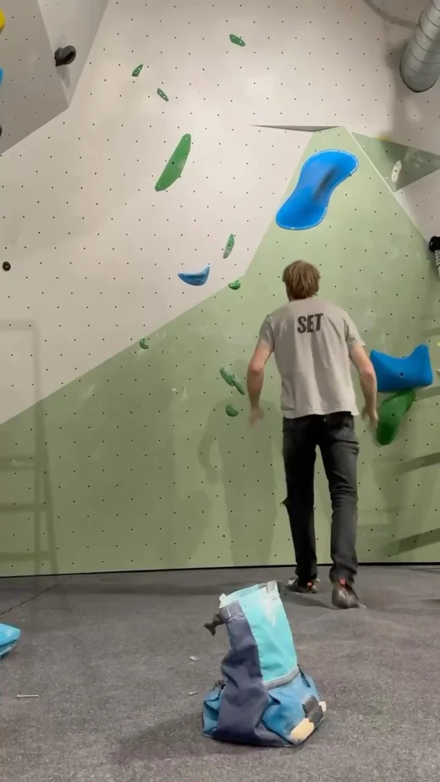 Nog even een terugblik op onze Boulderbouw dinsdag!

Bedankt @setroutesetting 😄.
.
.
.
#noardwand #mountainnetwork #bouldering