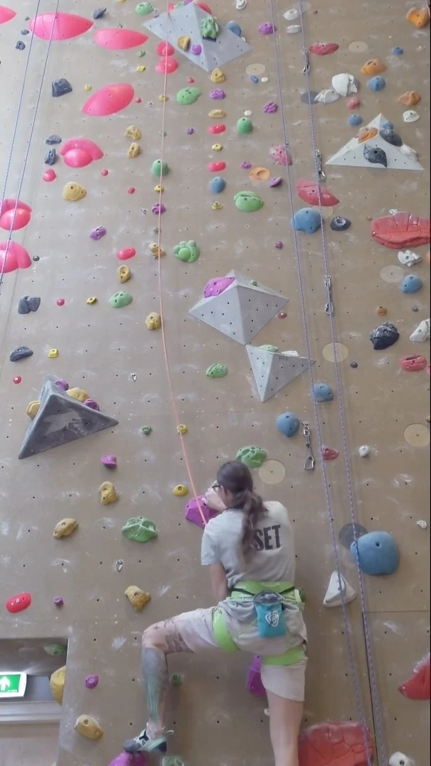Nieuwe routes van @setroutesetting 

Laat ons via toplogger weten wat je van de nieuwe routes vindt! 🤩
.
.
.
#heerenveen #mountainnetwork #climbing #routesetting
