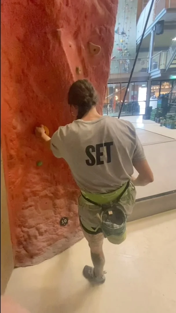 6 nieuwe routes van SET! 

Van 5a tot 6c+ en voor de liefhebbers van purschuim ➡️ twee nieuwe purroutes!  Wat wil je nog meer?!
