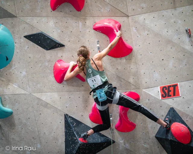 Some amazing actions shots of the climbers that competed in the Dutch championships yesterday. 

These were shot during the semi-finals
📷 @irinaraiu 

@_nkbv 
@mountainnetwork