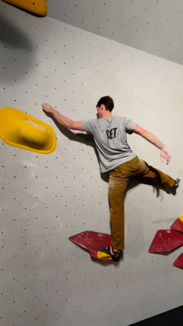 De set video van vorige week! Victor, Sam en Joe van @setroutesetting hebben voor 18 boulders en 7 routes gezorgd. Enjoy!!
